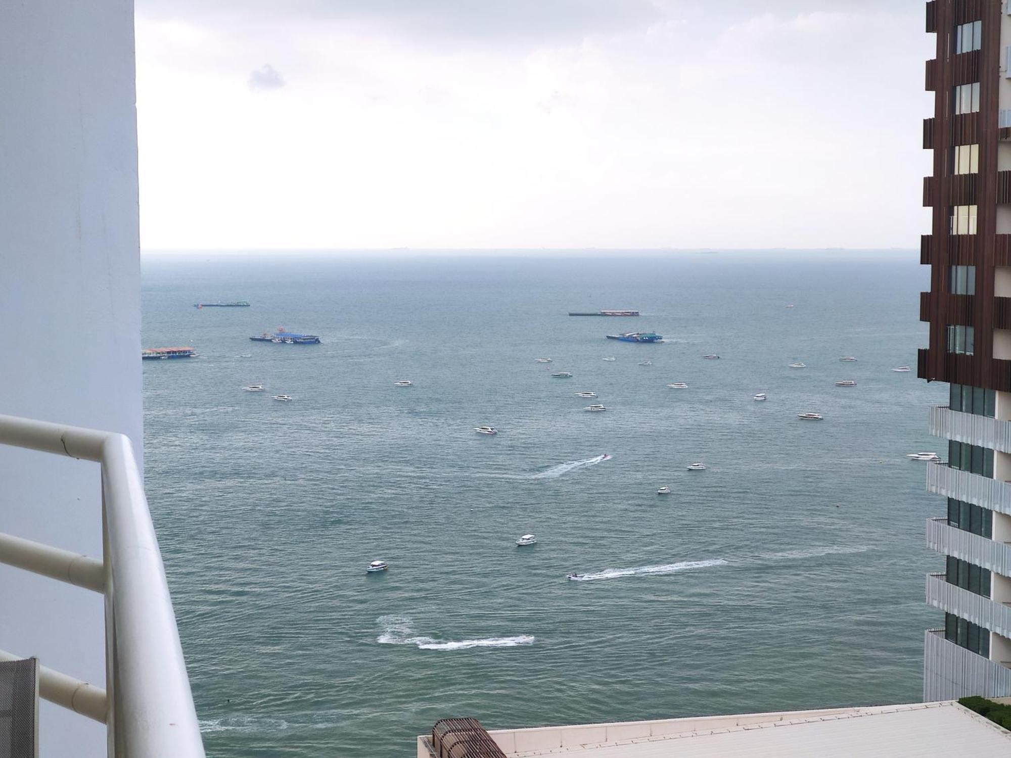 View Talay 6 Pattaya Beach By Anatolia Condo Suite Exterior photo