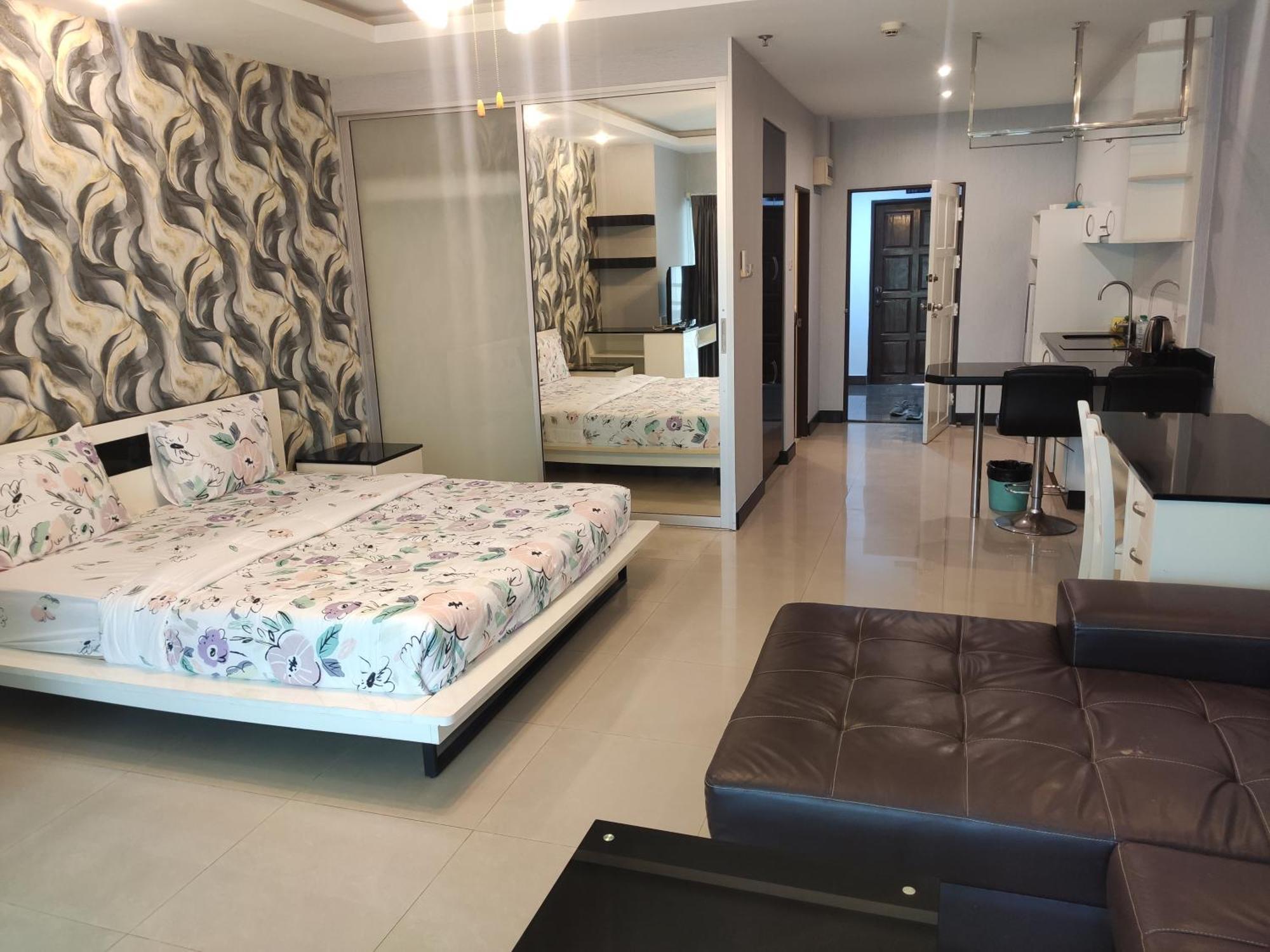 View Talay 6 Pattaya Beach By Anatolia Condo Suite Exterior photo