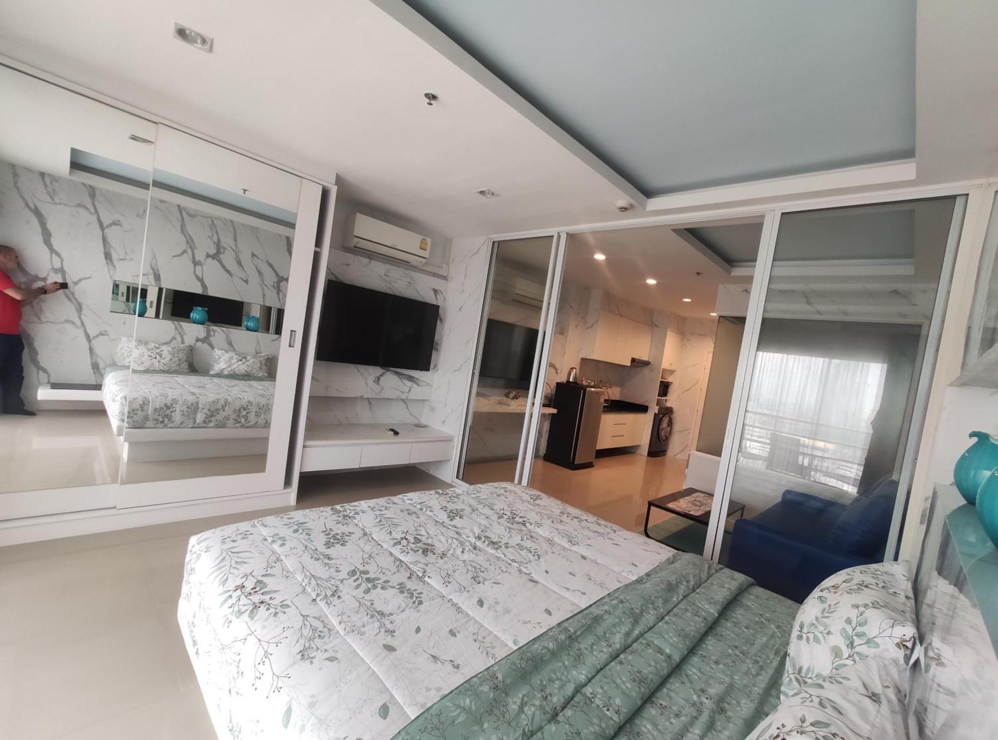 View Talay 6 Pattaya Beach By Anatolia Condo Suite Exterior photo