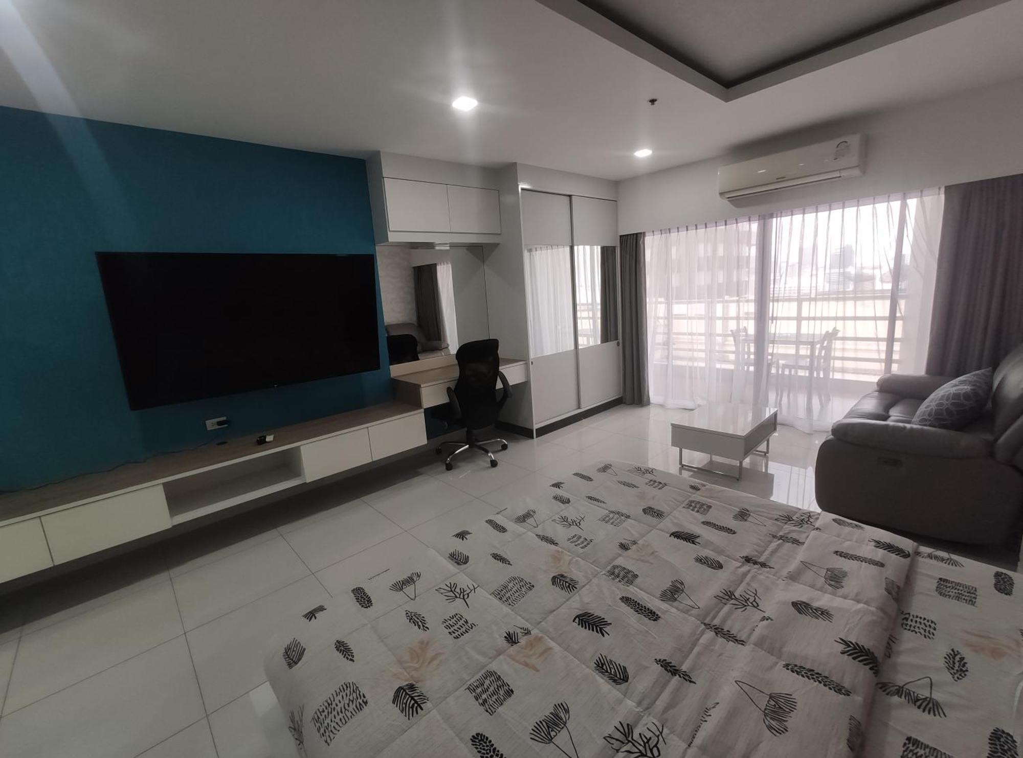 View Talay 6 Pattaya Beach By Anatolia Condo Suite Exterior photo
