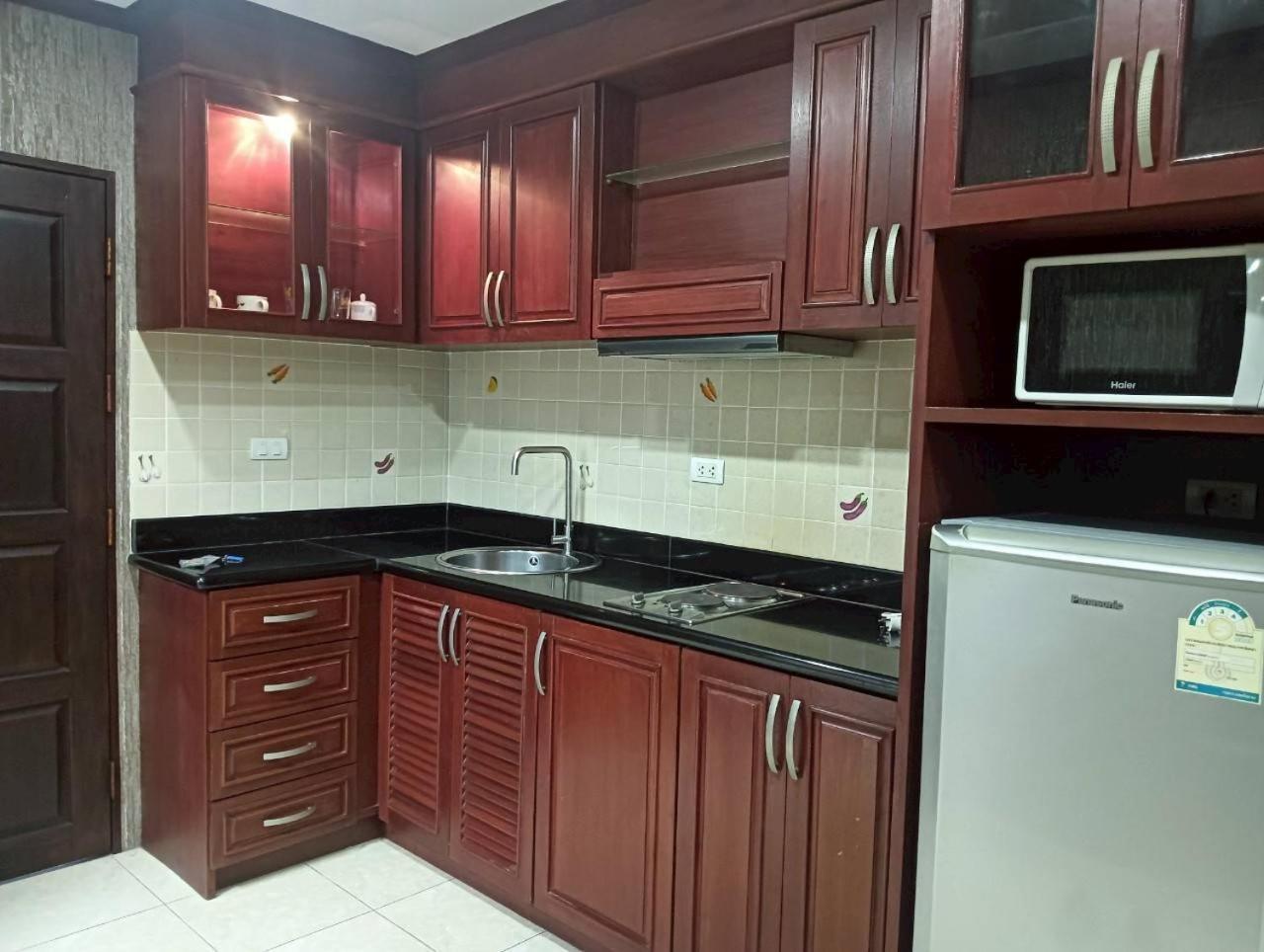 View Talay 6 Pattaya Beach By Anatolia Condo Suite Exterior photo