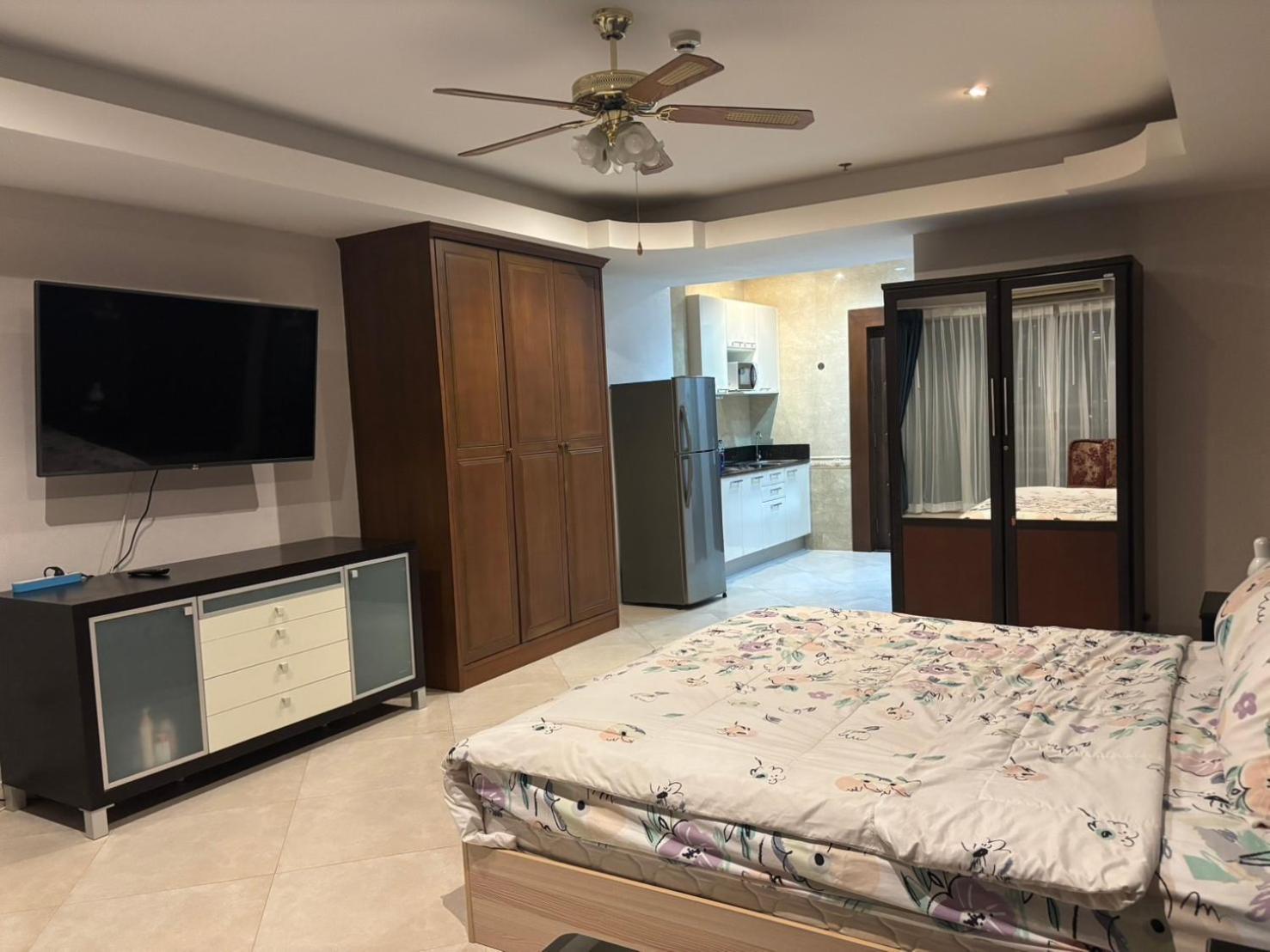 View Talay 6 Pattaya Beach By Anatolia Condo Suite Exterior photo